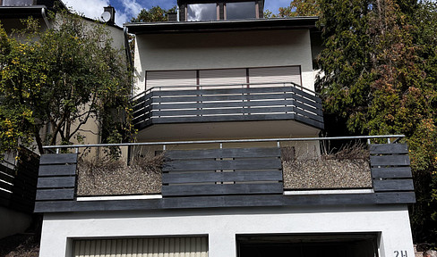 Detached house for rent.