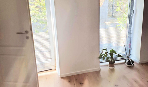 Charming ground-floor apartment for rent.