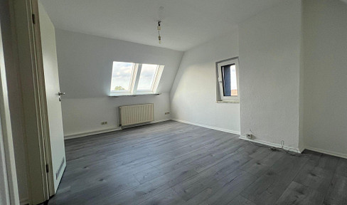 Frisch modernisierte 2,5-Zimmer-Dachgeschosswohnung in Dortmund-Brackel – sofort bezugsfrei