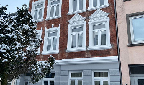 Sanierte 3 Zimmer DG Wohnung in gepflegtem Haus