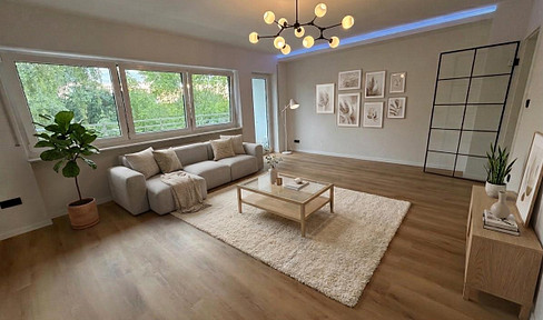 High-quality, completely renovated 3-room apartment with a balcony and parking space in Nuremberg-Zabo.