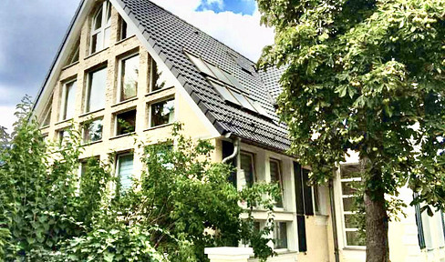 Spacious multi-family villa with 300m² of living space, located near Potsdam/South Berlin. *No agency fees!