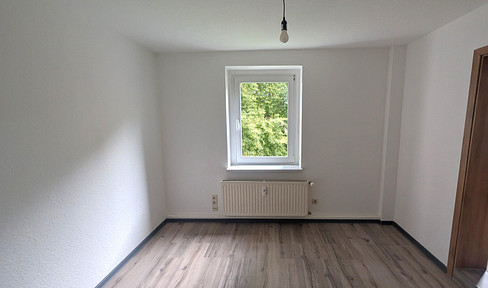 Idyllic location with castle views – spacious, renovated 5-room apartment with 114 m² and 2 bathrooms.