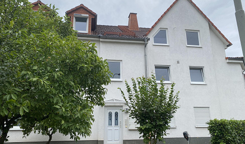 Frankfurt, Praunheim: Central location, 3-room apartment on the ground floor with a garden.