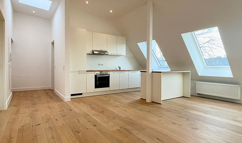 Dachgeschosswohnung mit Klimaanlage | 3 Zimmer | WG möglich | komplett saniert | Einbauküche