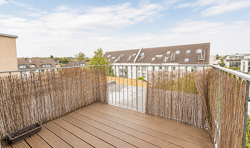 Bright 2-room apartment with fitted kitchen and rooftop terrace.