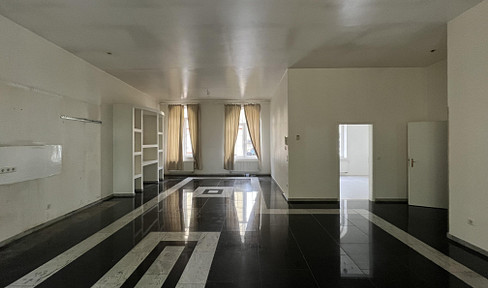Spacious 1.5-room apartment with its own entrance, located in the city center of Herne.