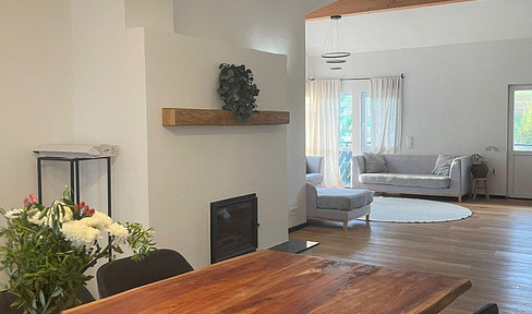 Modernized two-family house with 263 square meters of living space, offering attractive rental potential.