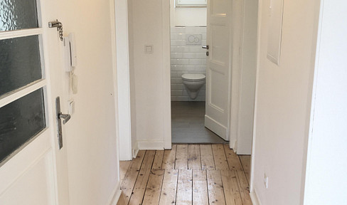Renovated 3-room apartment with original features in the city center of Witten.