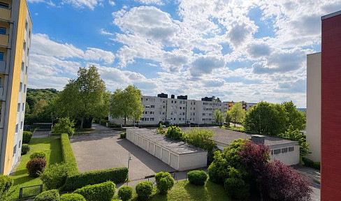 FOR SALE BY OWNER: Spacious 4-room apartment in Olewig with balcony, garage, and parking space.