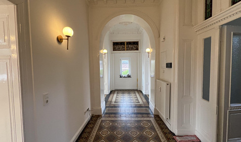 Renovated maisonette apartment in a historic building, located in the Bo-Linden district.