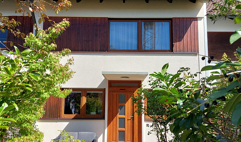 Modernized townhouse in a quiet and central location.
