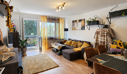 No fees: Well-maintained 3-room apartment with a southwest-facing balcony – available from December.