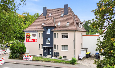 Attractive investment opportunity: a property with 6 units, balconies, and development potential.