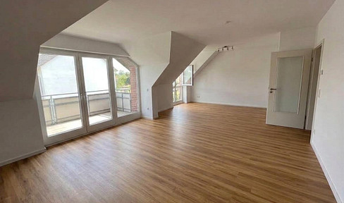 Exceptional penthouse apartment: Living space spread over two levels, featuring 2 balconies and elevator access.