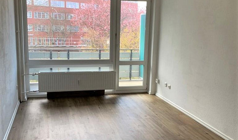 One-bedroom apartment with balcony in Barmbek.