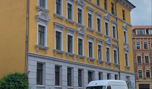 Multi-family house for sale in the Lindenau district of Leipzig. Listed building, corner property, in need of renovation.