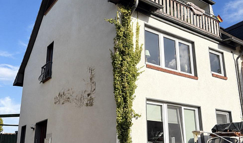 Commission-free 3-unit house with a view of the fjord and attractive rental income, approximately 300 square meters of living space.