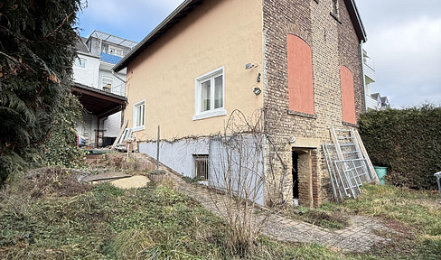 Craftsman's house with a garden in Bad Neuenahr – no commission fees.