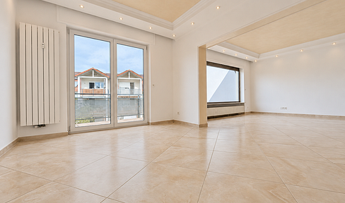 Plenty of space to feel at home – spacious 4.5-room apartment with a sunny balcony.