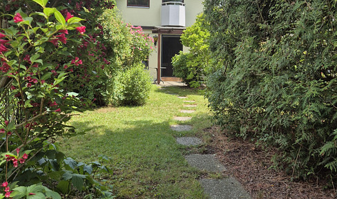 Well-maintained terraced house in Munich-Bogenhausen – quiet, sunny, and close to the S-Bahn (suburban train).