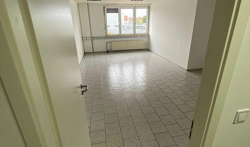 3-room apartment in Fürth – Includes fitted kitchen, no agency fees.