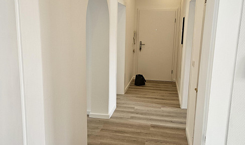 Charming gem with a view of the castle.