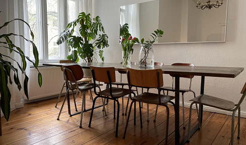 Charming apartment in a historic building from the Gründerzeit era, located in the popular "Red Island" district – unfurnished and with no fixed-term lease.