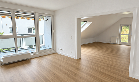 Renovated attic apartment with 2.5 rooms and a balcony.