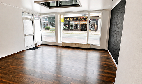 Ideal for an office, studio, or service business – 43 square meters in Duisburg-Walsum – available immediately.