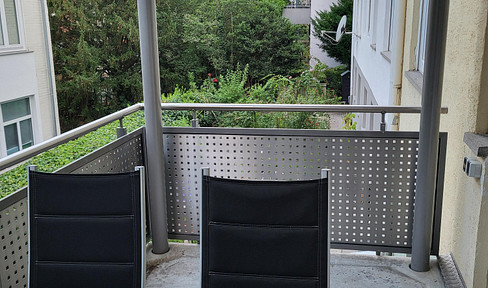 Fully furnished 2.5-room apartment with balcony and fitted kitchen, located in the southwest.