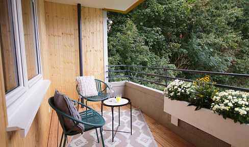 Charming apartment, newly renovated and in an excellent location – including a garage.
