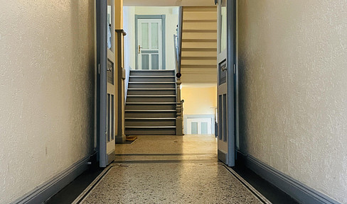 Well-maintained 3-room apartment, renovated in a traditional building, located in Kiel/Südfriedhof.