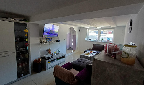 Move in immediately; ready for occupancy at a price of €330,000 (which includes €273,000 plus €57,000 in savings from the pellet heating system and insulation).
