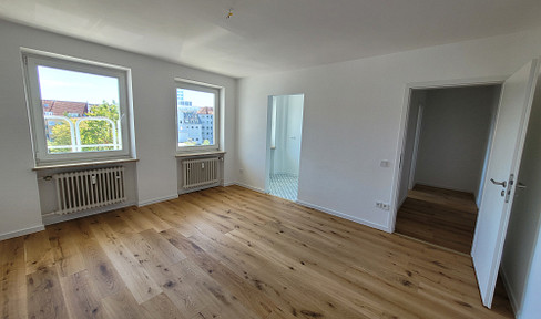 Sunny apartment near Tegernseer Platz (available immediately).