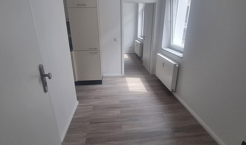 2 Zimmer Wohnung inklusive Einbauküche und Waschmaschine.