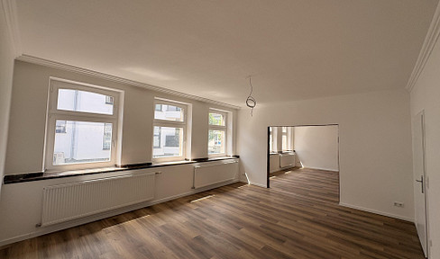 Renovated 3-4 room apartment in the pedestrian zone of Grevenbroich!