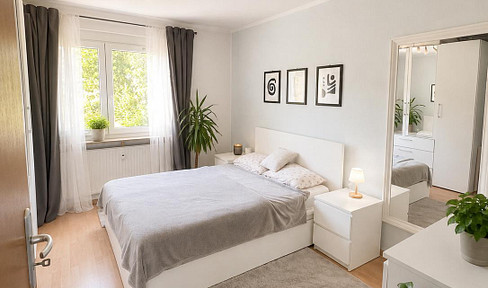 Elterlein: Bright 3-room apartment with a large balcony and fitted kitchen.