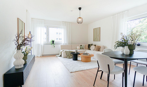 MOVE IN IMMEDIATELY: Bright three-room apartment with balcony in the city center.