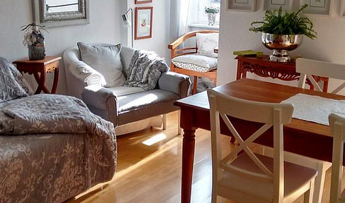 Beautiful, centrally located 4-room apartment with a share of the garden.