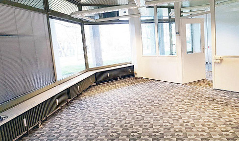 Retail space / Office / Clinic - quiet yet centrally located / close to the S-Bahn (suburban train) / on two levels.