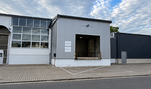Warehouse/Production hall, 605 m2, located in Pfungstadt. Can also be divided into two sections of 300 m2 each.