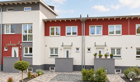 Modern terraced house with a garden and full basement – well-maintained and available immediately.