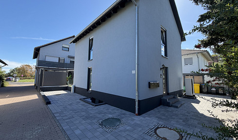 Stylish 2-room apartment with a private garden and modern amenities.