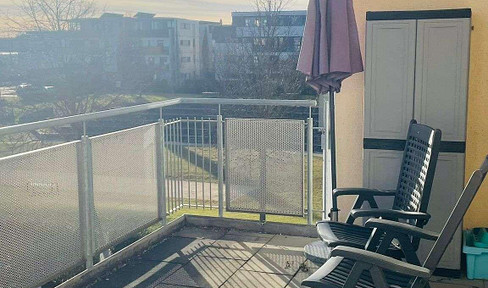 2,5 Zimmer- Galerie-Wohnung mit großem Balkon, EBK & Kamin, NU-Wiley