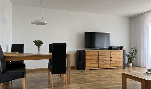 Bright 3-room apartment in the city center.