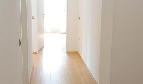 Large 4-room apartment with a rooftop terrace in a prime location, including a parking space.