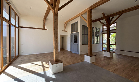 Exclusive ground-floor loft apartment in a listed building - first occupancy.