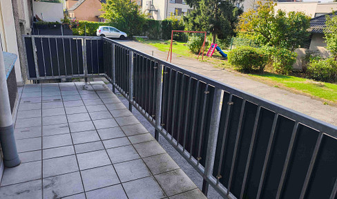 Heidestr. 5, 1st floor, right wing, Apartment 2: Newly renovated 3-room apartment with a balcony.