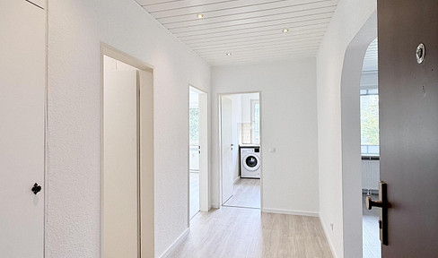 Senior-friendly living in Meerbusch-Bösinghoven: 2.5-room apartment with balcony and fitted kitchen *no commission fees.